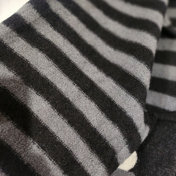 MARC by Marc jacobs 💯 Authentic Wool 8 by 68 inches - Picture 3 of 9